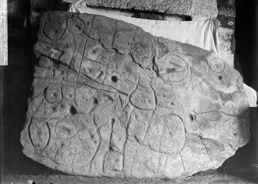 Archeológovia objavili na doske Saint-bélec čosi unikátne.