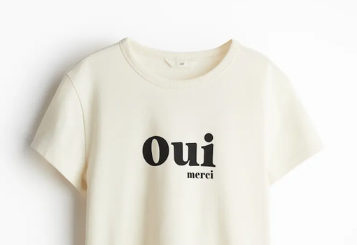 Jennifer Lawrence bemutatja 2024 nyarának legmenőbb ruhadarabját - Igen, erről a végtelenül egyszerű pólóról van szó!