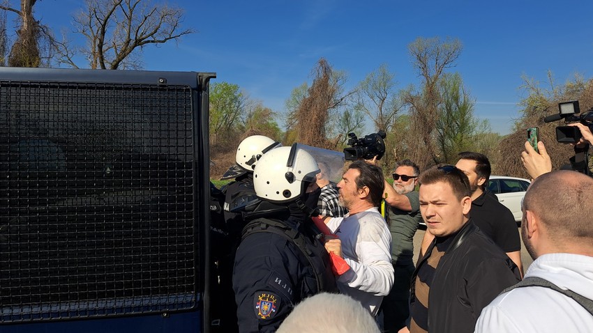 Sukob policije i aktivista na Šodrošu u Novom Sadu