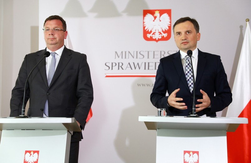 Minister sprawiedliwości i prokurator generalny Zbigniew Ziobro oraz sekretarz stanu w MS Michał Wójcik