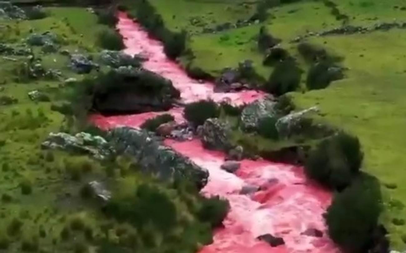 CRVENA REKA Magična voda Perua može se videti samo u kišnoj sezoni ...