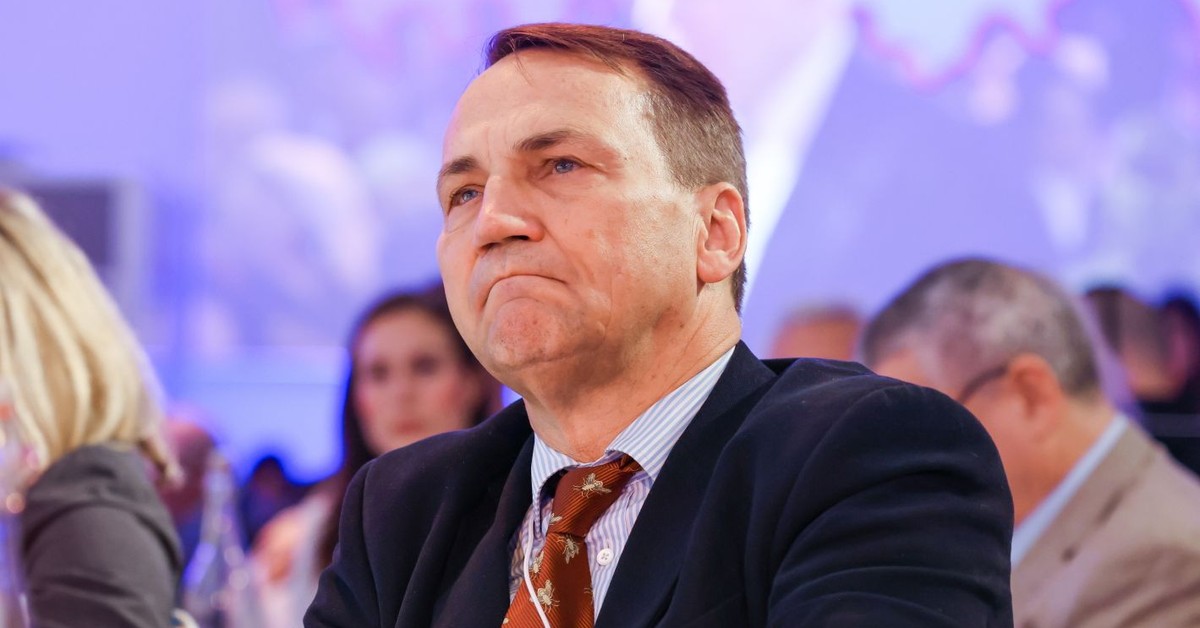 Sikorski: Putin musi zasłużyć na szczyt z Trumpem ws. Ukrainy