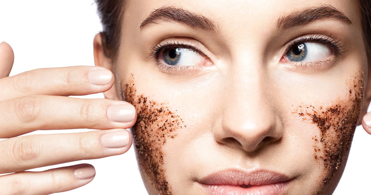Czym jest peeling gommage? Do jakiej cery go stosować? Uroda