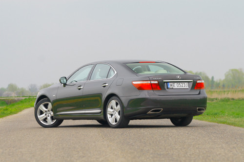 Lexus LS 460 Prestige - 5 metrów luksusu