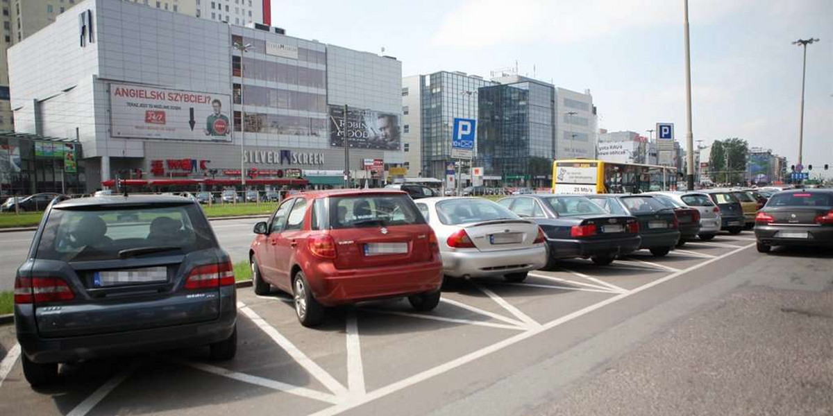 Marszałek zabrał łodzianom miejsca na parkingu