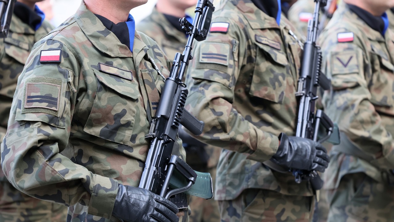 Żołnierz z zarzutami. Chodzi o zbieranie podpisów na Rafała Trzaskowskiego