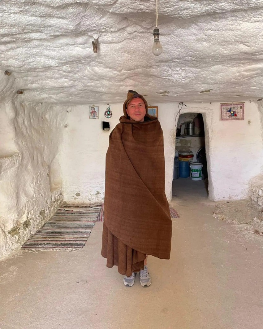 Kamerman Blica, Goran je rešio da proba tradicionalnu odeću Berbera