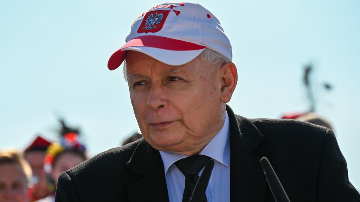 Prezes PiS Jarosław Kaczyński podczas pikniku rodzinnego w Woli Rzędzińskiej. 16.07.2023 r.