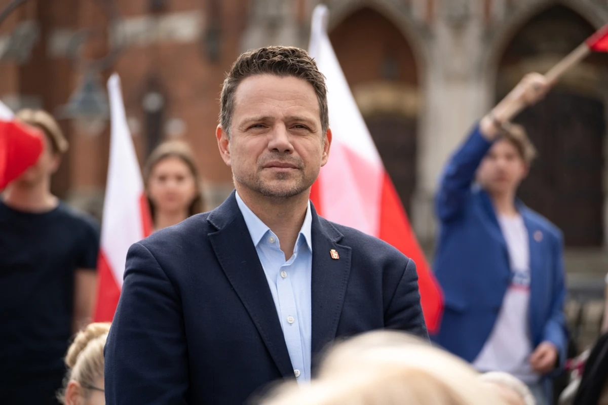 Trzaskowski loses to a colleague from his party. fresh  poll
