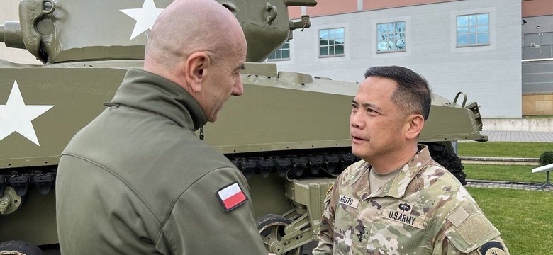 Amerykański generał zgubił w Polsce tajne mapy. Wcześniej w Ukrainie wypił litr alkoholu