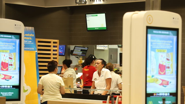 A legalapvetőbb munkahelyi elvárásért kapnak bónuszt a magyar McDonald's dolgozói