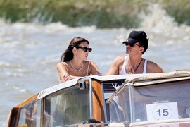 Slavnog glumca TRESE KRIZA SREDNJIH GODINA: Posle raskida KO PUŠTEN S LANCA  - spopada žene i divlja na mrežama, poslednjim potezom SVE ŠOKIRAO