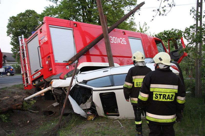 Wjechała pod wóz strażacki