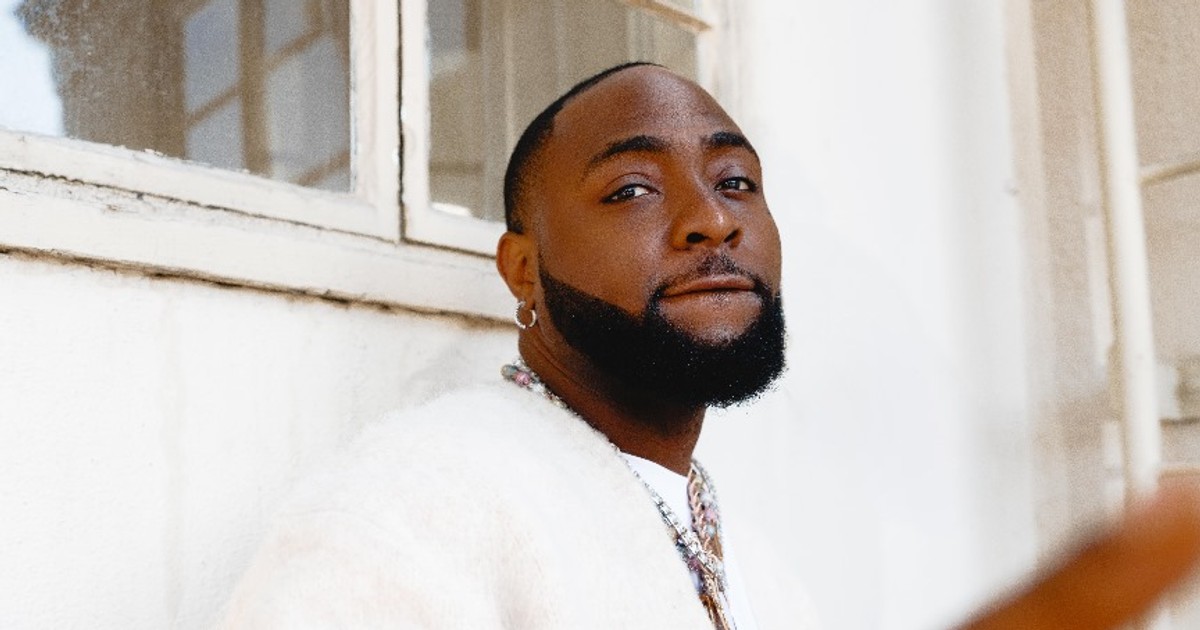 Davido continues to enjoy his baecation amid Teebillz's allegations - Vimarsana News