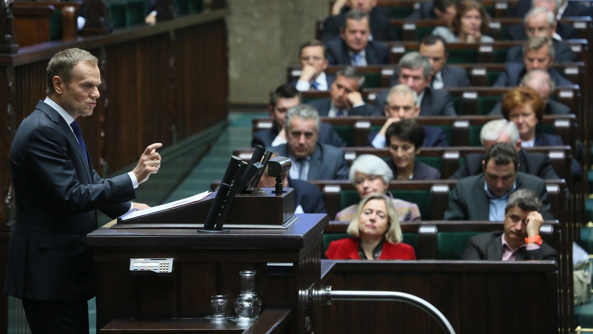 Wczoraj rząd Donalda Tuska uzyskał wotum zaufania. Zdaniem "Gazety Polskiej Codziennie" losy rządu ważyły się do samego końca, o czym świadczy przetransportowanie na głosowanie posła PO ze szpitala.