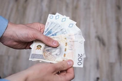 Nie wszyscy seniorzy o tym wiedzą. A można dostać nawet 800 zł więcej do emerytury