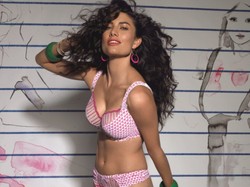 Zmysłowo kolorowe otulenie kobiecości: wiosenna bielizna Freya