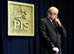 Religa żegna się z PiS