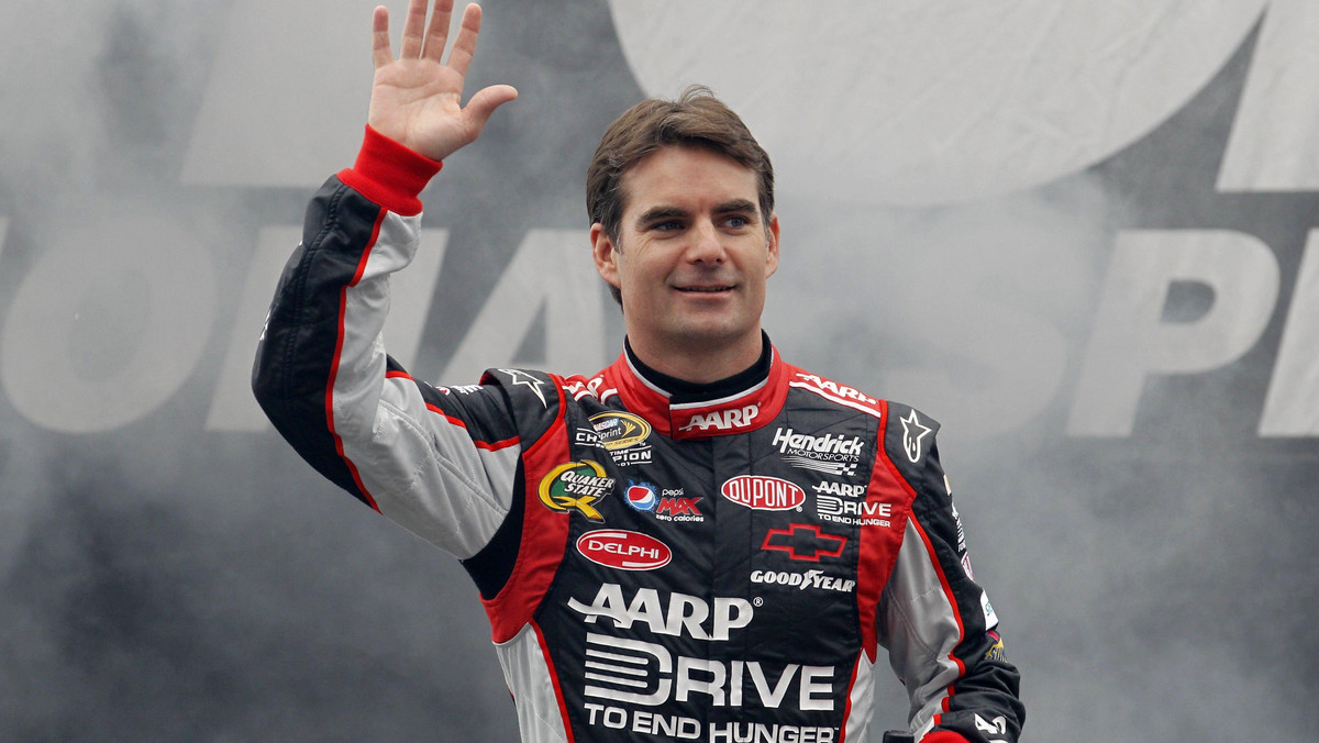 Jeff Gordon wywalczył zwycięstwo w mocno okrojonym ze względu na warunki pogodowe wyścigu na torze Pocono.