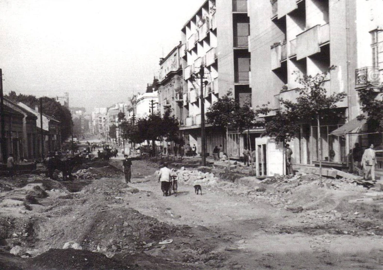 Danas i nezamislivo stanje Bulevara Despota Stefana zbog saobraćajnog kolapsa koji bi izazvalo njeno zatvaranje, bila je slika koja je na ovoj ulici mogla da se vidi početkom sedamdesetih. 