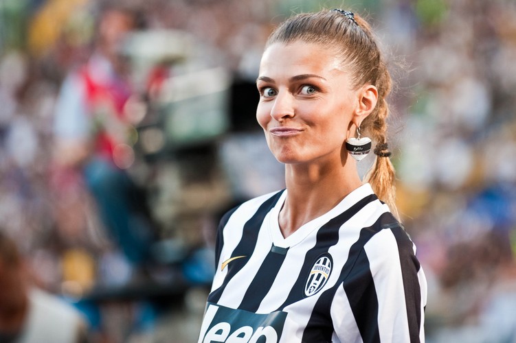 Nie tylko Natalia Siwiec, Larissa Riquelme i Pamela Anderson zaczynały na trybunach