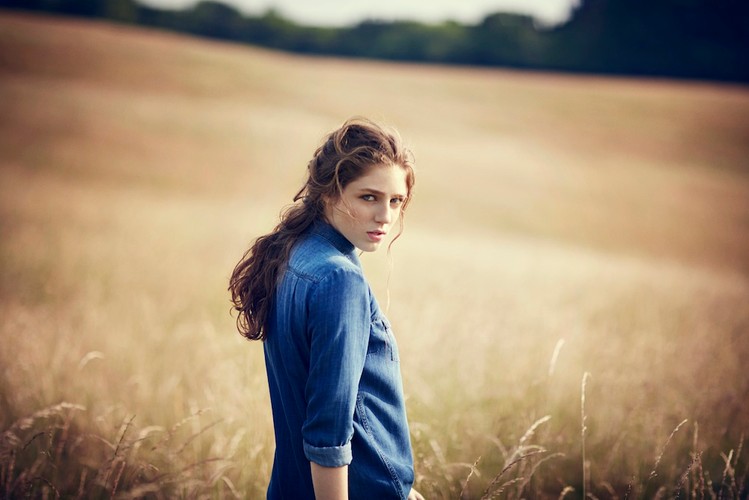 Birdy na zdjęciach z sesji do albumu 'Fire Within'
