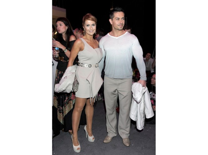 Katarzyna Skrzynecka wyglądała rewelacyjnie, ale jej mąż Marcin Łopucki po raz kolejny wybrał taką samą kolorystykę stylizacji co żona... Efekt? Oceńcie sami...