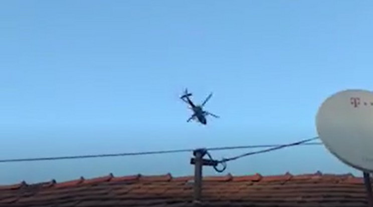 Harci helikopter húz el a Borsod megyei Hangács fölött /Fotó: Olvasóriporter