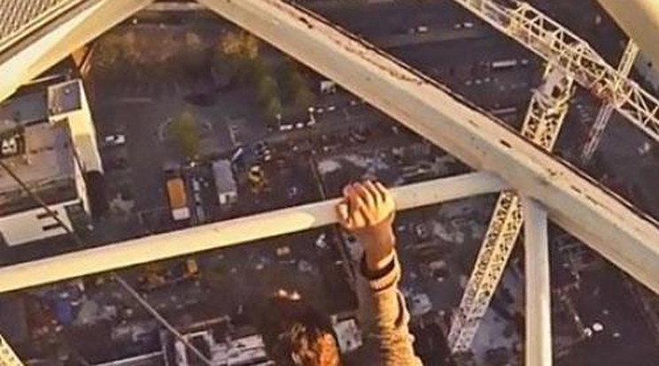 Életveszélyes mutatvány a toronydarun – videó
