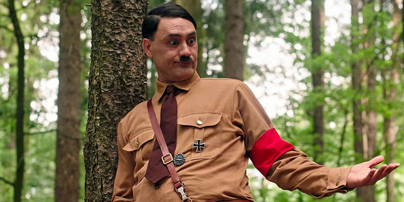 Taika Waititi jako Adolf Hitler w filmie "Jojo Rabbit"