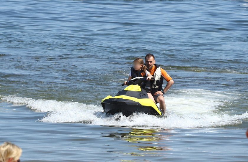 Marta Kaczyńska z byłym mężem na plaży