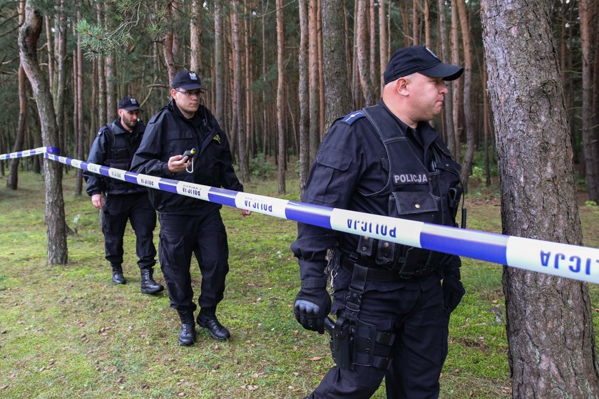 Policja przeszukuje pas nadmorski 