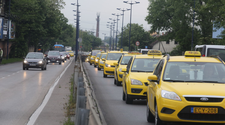 A számos  fuvarszervezőt tömörítő Taxisszövetség újra támadásba lendült, a BOLT jogi lépéseket helyezett kilátásba/Fotó:Ringier-Archív