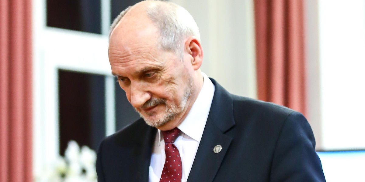 MON zmienia decyzję w sprawie apelu smoleńskiego. Macierewicz przegrał