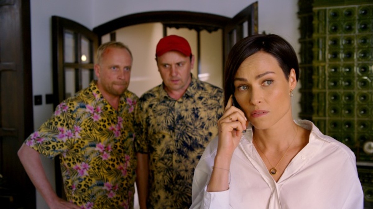 "Mayday" czyli Piotr Adamczyk, Weronika Książkiewicz, Anna Dereszowska w komedii. Zobacz ZWIASTUN