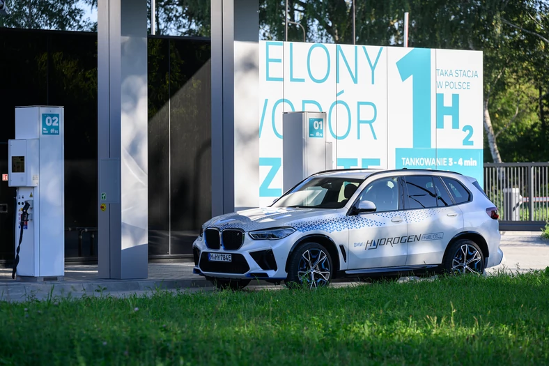 BMW iX5 Hydrogen na jedynej stacji tankowania wodoru w Polsce