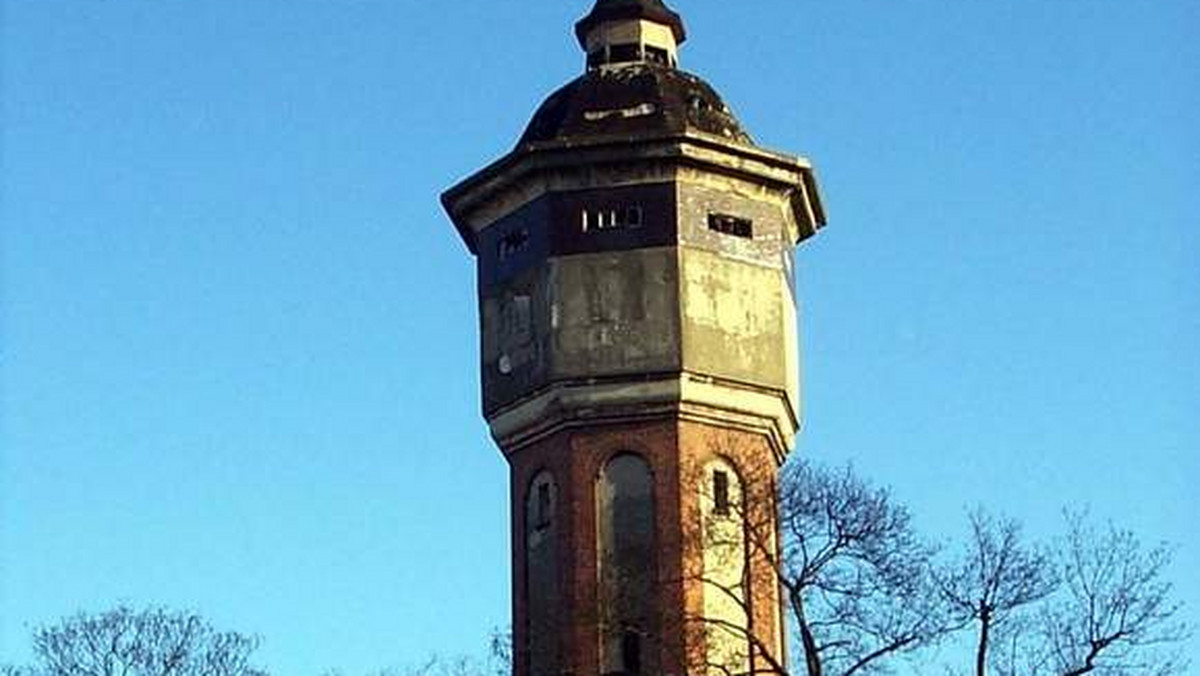 Los wieży wodociągowej w Szczecinku - wciąż niewpisanej do rejestru zabytków - zawisł na włosku. Właściciel praktycznie mógłby jutro rozpocząć rozbiórkę. I wcale z tym się nie kryje.