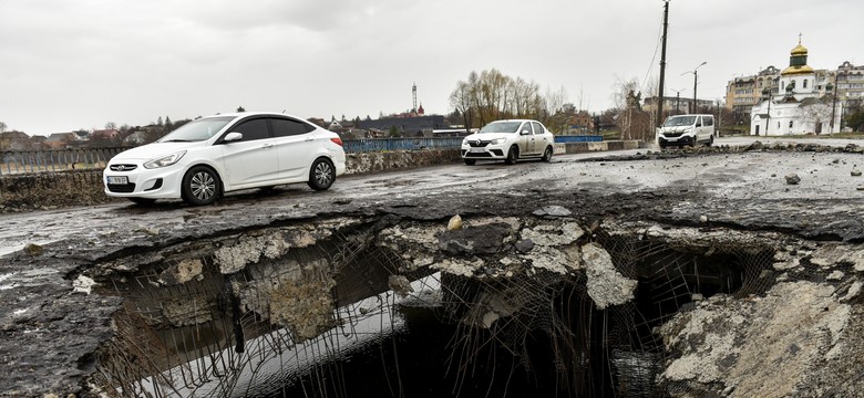 "Na Krymie Rosjanie handlują skradzionymi na Ukrainie samochodami"