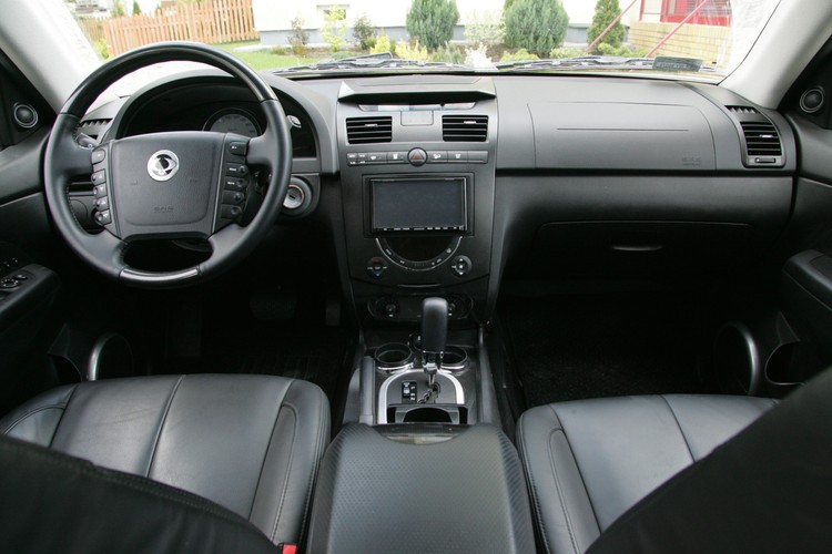 Bardzo obszerna kabina - idealna na dalekie wyjazdy. Piątka pasażerów ma wygody w bród - od podłogi po dach, od lewych do prawych drzwi