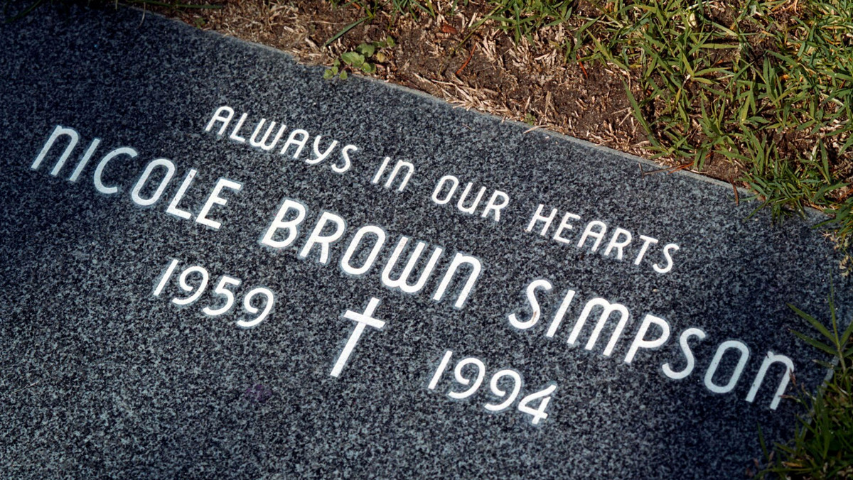 Zbrodnia, która przed laty wstrząsnęła Ameryką wciąż elektryzuje opinię publiczną za oceanem. Prywatny detektyw uważa, że rozwiązał zagadkę, lecz w rzeczywistości pytanie o odpowiedzialność za śmierć Nicole Brown, byłej żony OJ Simpsona, pozostaje otwarte.