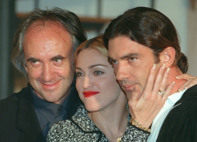 Madonna, Jonathan Price i Antonio Banderas na londyńskiej premierze 'Evity' w 1995 roku