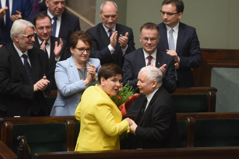 Dlaczego Kaczyński tak przeczołgał Beatę Szydło?