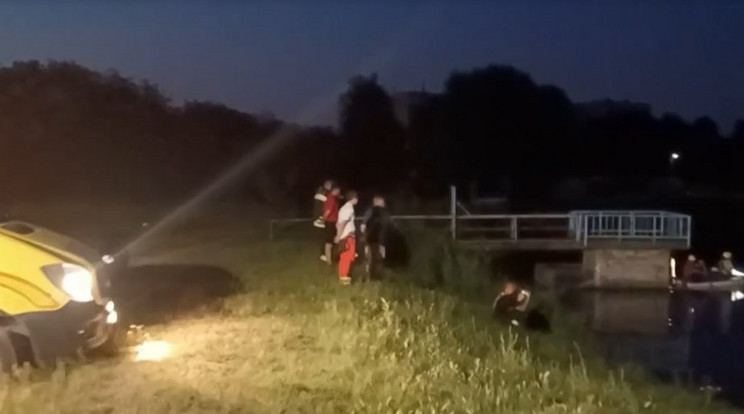 Belefulladt egy férfi az oroszlányi Malom-tóba: beúszott majd végleg elmerült vasárnap hajnal/ Fotó: TV2