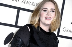 Adele na Grammy zaliczyła wpadkę, ale fani są zachwyceni [ZDJĘCIA]