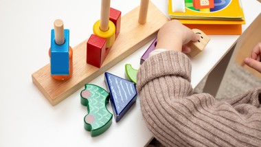 jak niebezpieczne dla dziecka może być połknięcie baterii lub magnesu