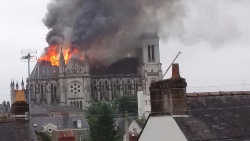 Pożar bazyliki w Nantes