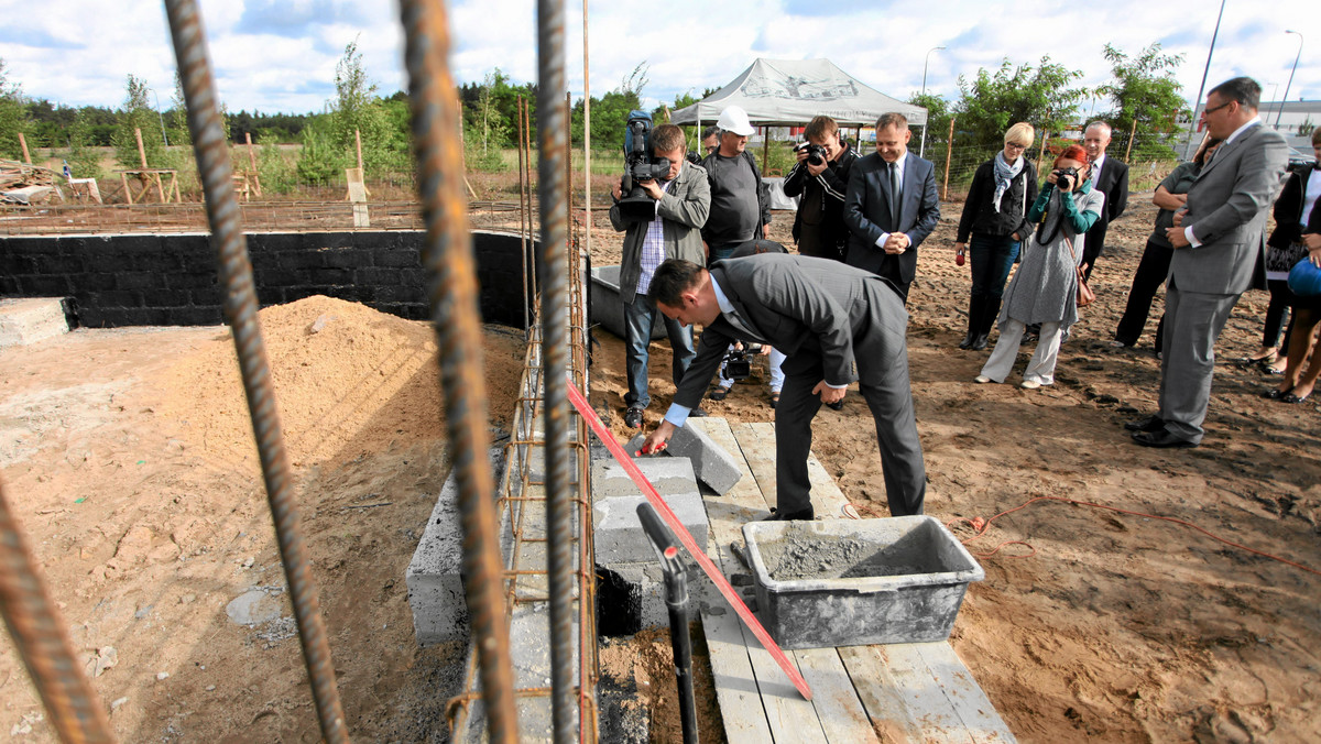 Zielonogórski magistrat wystawił na sprzedaż działki w Strefie Aktywności Gospodarczej. Chodzi o 23 działki (łącznie blisko 9 hektarów), które zostały wystawiona na sprzedaż za 15,5 mln zł - możemy przeczytać na oficjalnej stronie Urzędu Miasta.