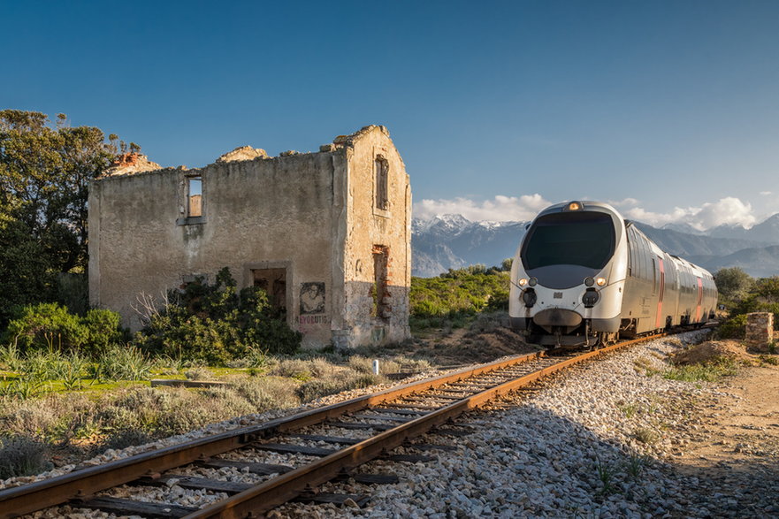 Korsyka, pociąg