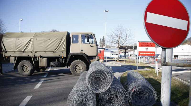 Drótkerítéssel terelnék a menekülteket - szól a hivatalos osztrák magyarázat / Fotó: MTI