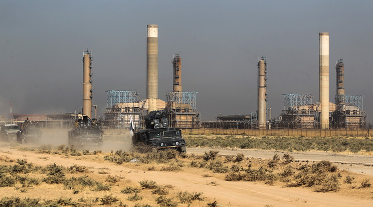 A Kirkuk közeli olajtermelő üzemet mindkét fél magáénak akarja /Fotó: AFP